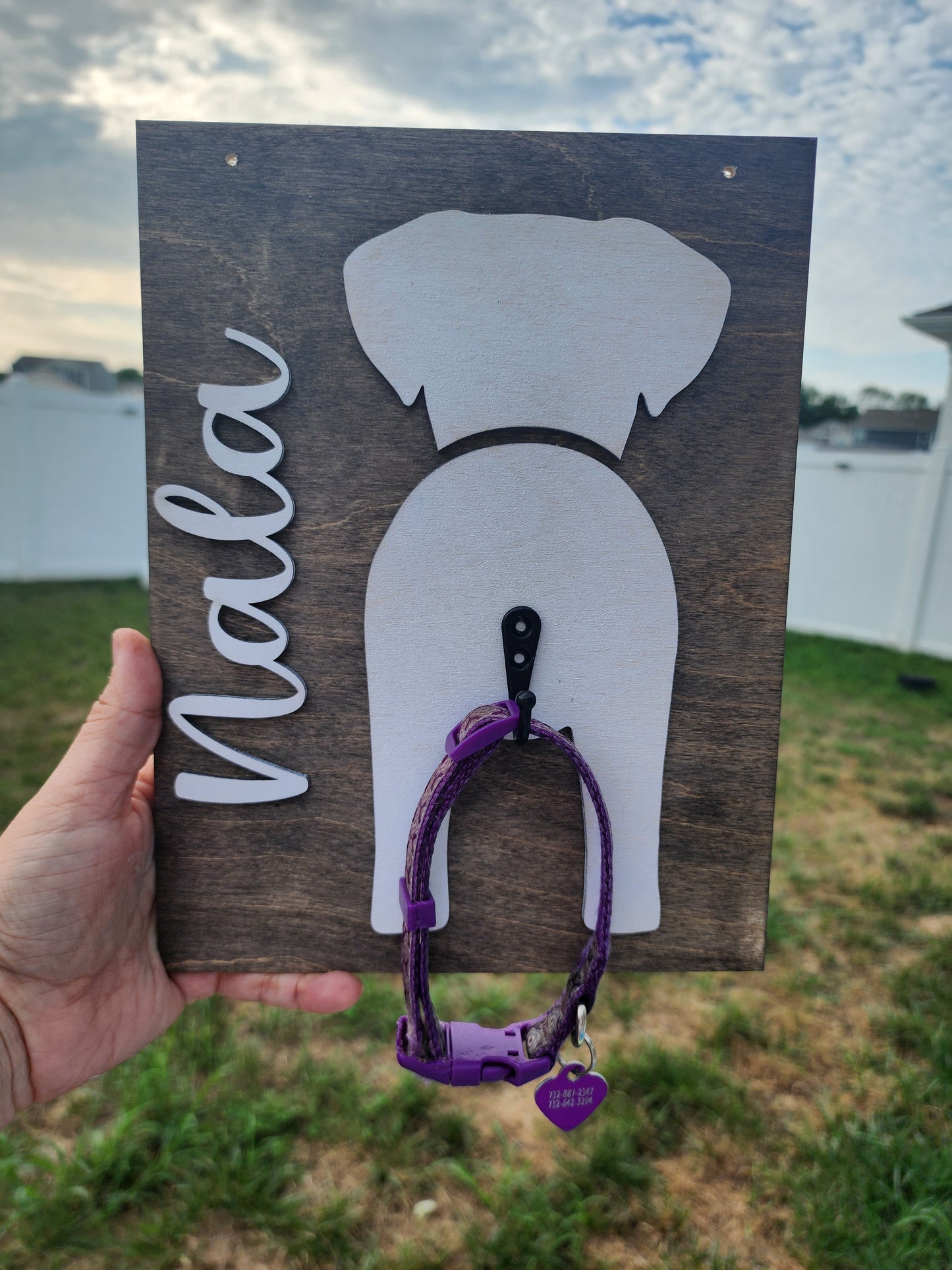 Dog leash holder