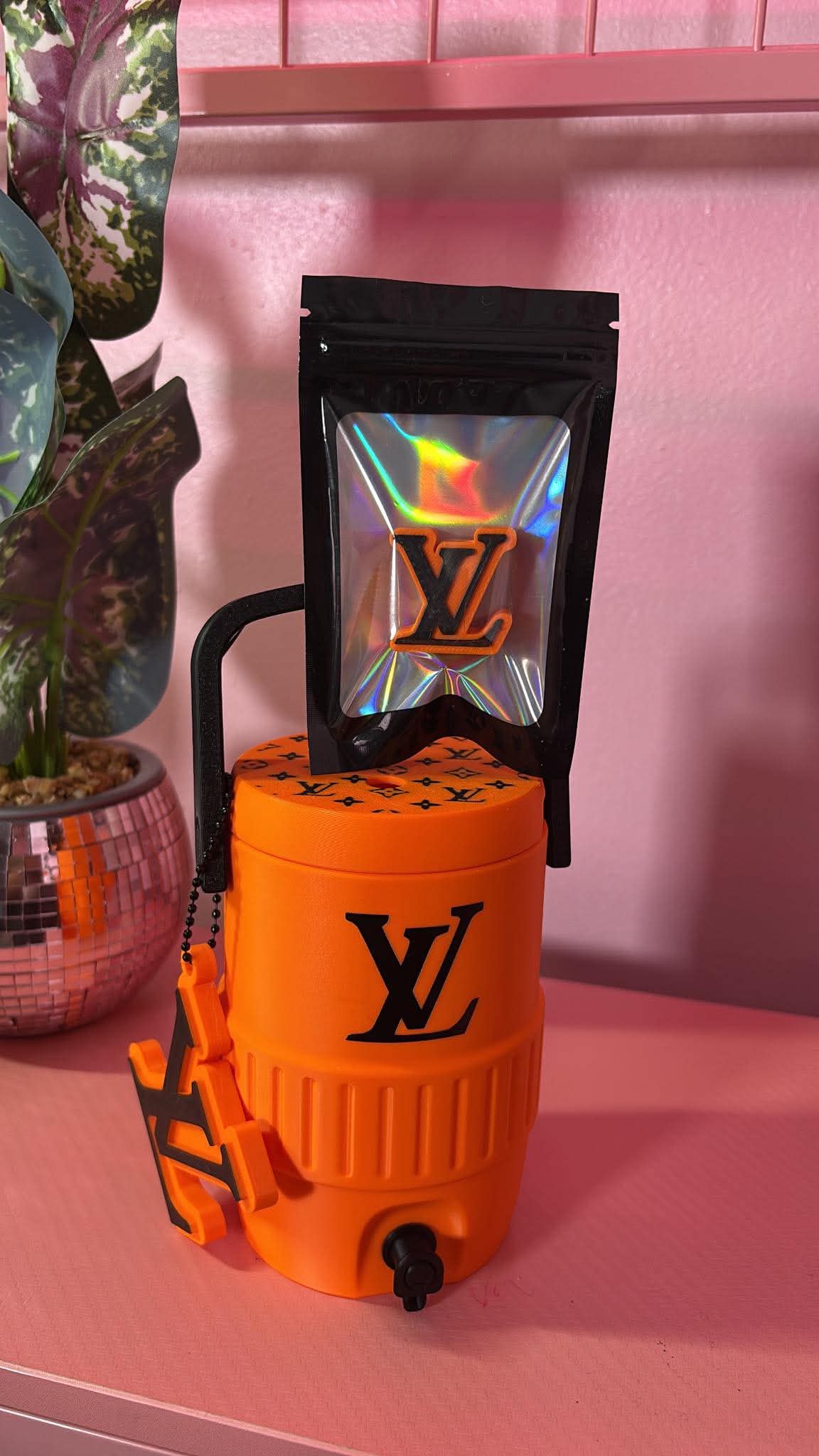 LV Luxe Vanity Cooler Can Holder 12 oz, 3D Printed Can Holder with Handle, Soda Can Holder